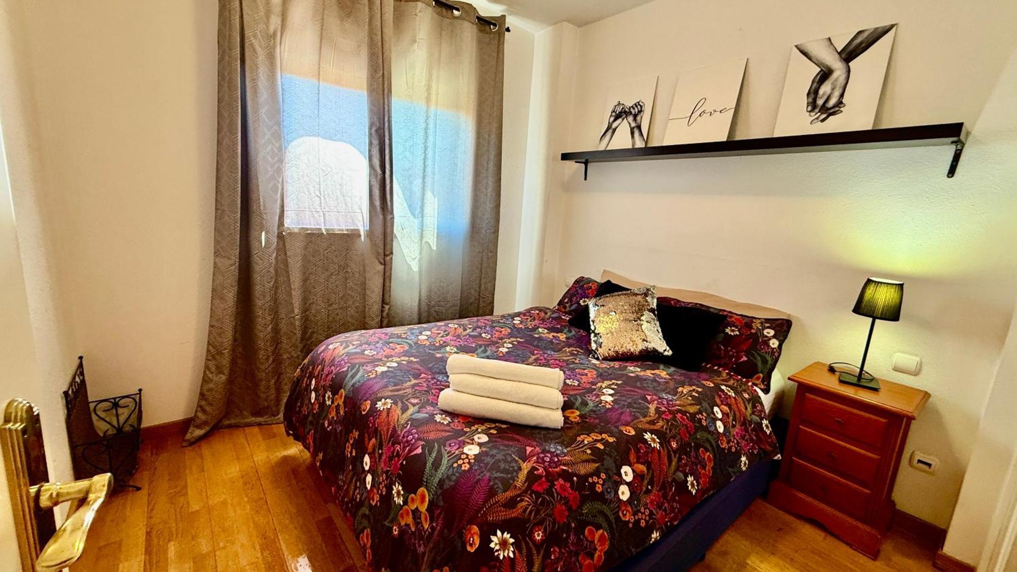 Ole Ifema, Aeropuerto Apartment