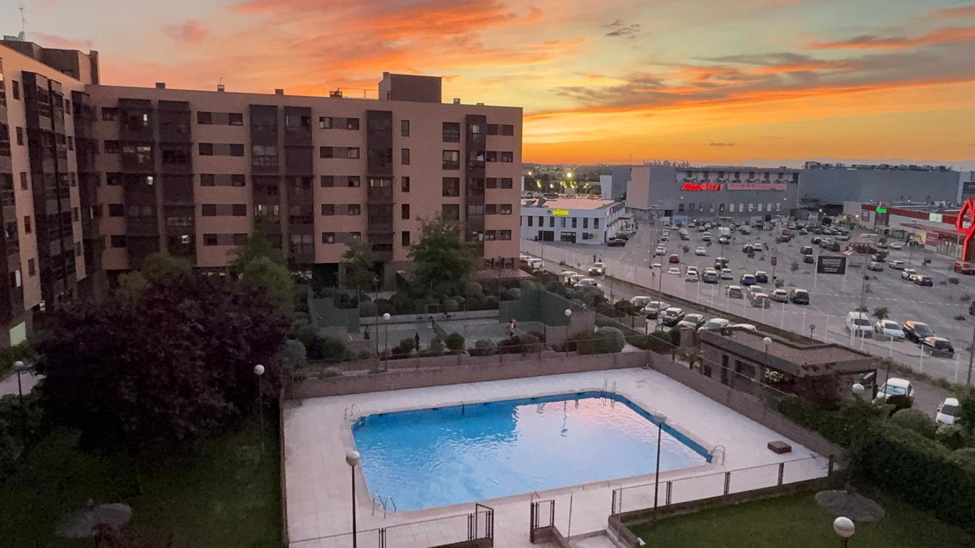 Ole Ifema, Aeropuerto *